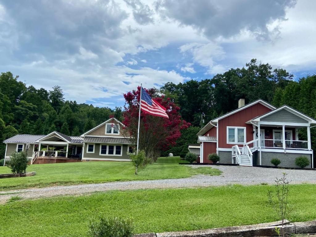 The Farmhouse At Wolfehaven Asheville Exterior foto